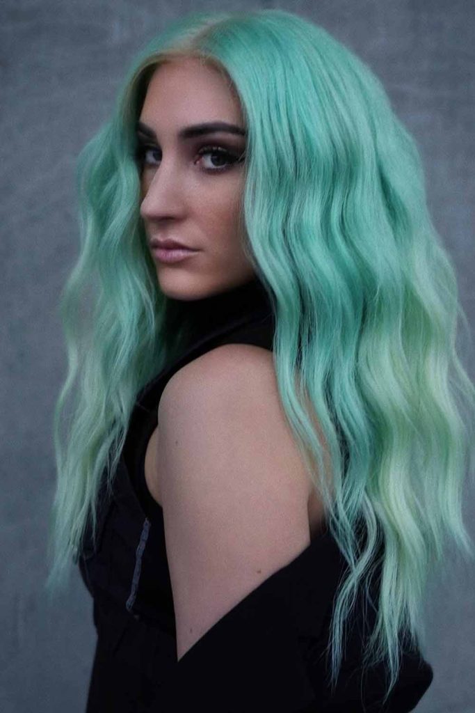 Sea Hues On Wavy Hair