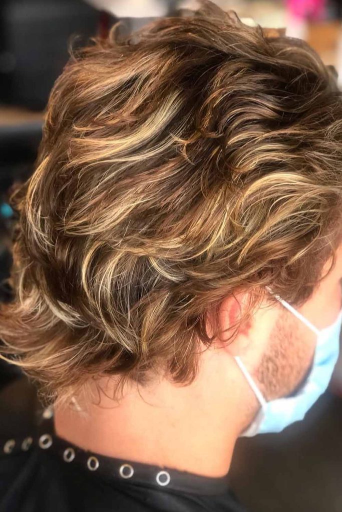 Golden blonde Surfer Waves with Soft Layers